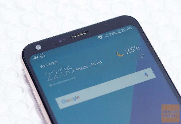 LG Q6 ekran pod kątem