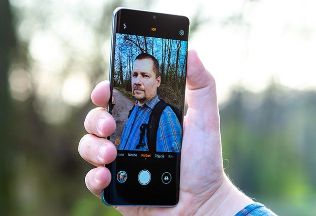 Huawei P30 Pro dłoń selfie