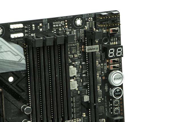 ASUS ROG Maximus XI Extreme - slot DIMM.2