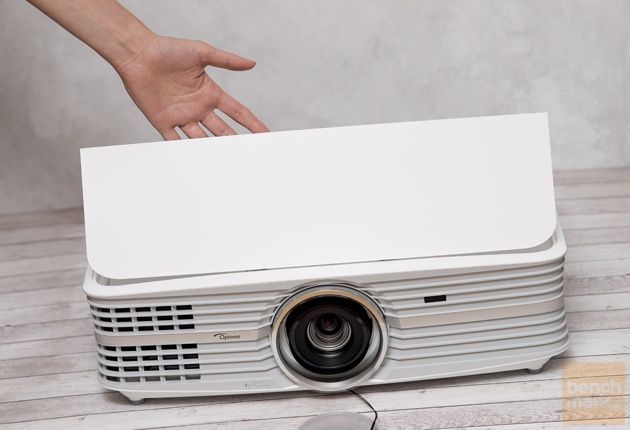 Optoma UHD550X klapa przód
