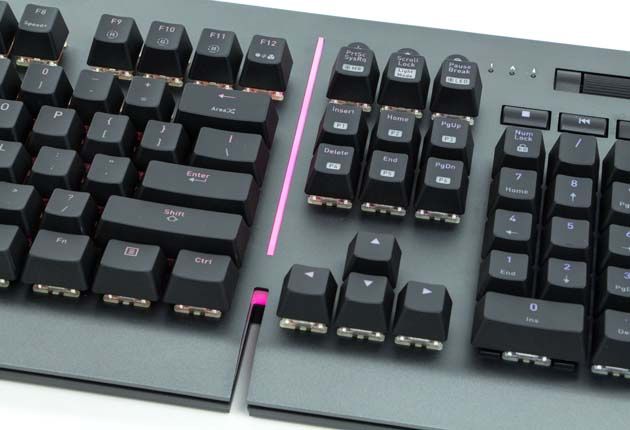 Thermaltake Level 20 RGB Titanium - wcięcie w obudowie
