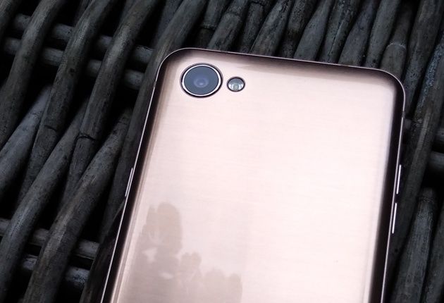 LG Q6 aparat