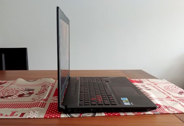 Asus FX503VD bok