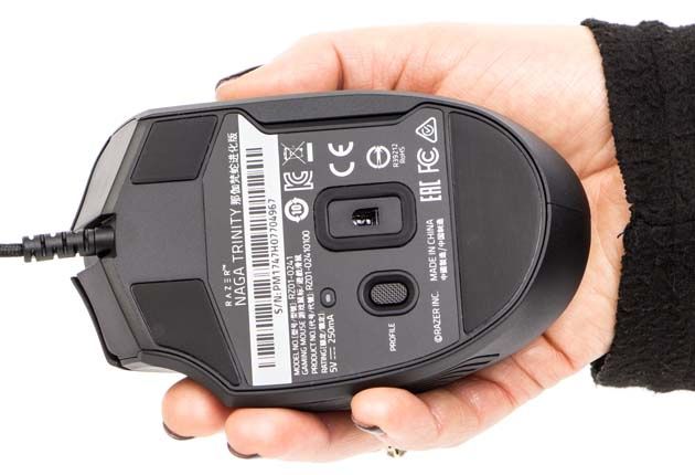 Razer Naga Trinity - spód myszy
