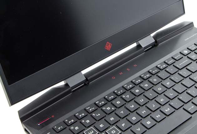 HP Omen 15 zawiasy