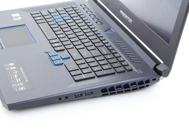 Acer Helios 500 prawy bok