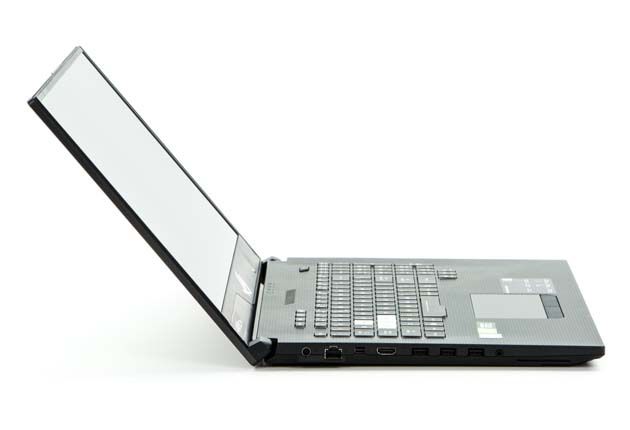 ASUS ROG Strix Scar II (GL704GW-EV002T) zawiasy