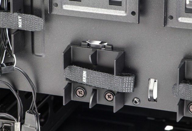 NZXT H700i rzepy kable okablowanie