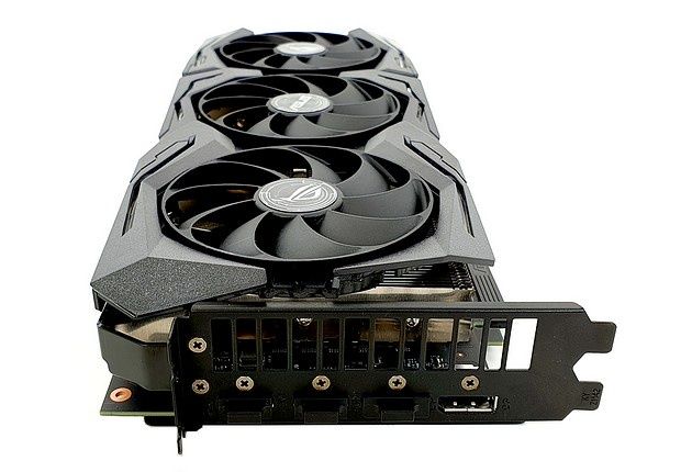 ASUS ROG GTX 1660 Ti porty
