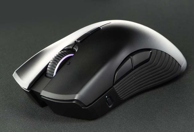 Razer Mamba Hyperflux + Firefly Hyperflux – widok od przodu na myszkę