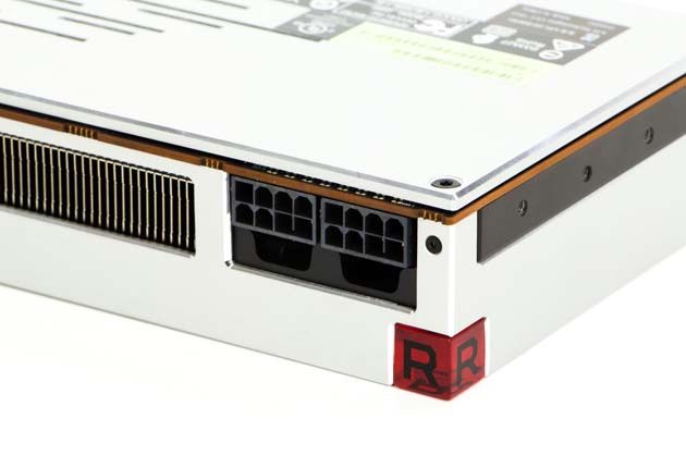 Radeon VII - gniazdka zasilania