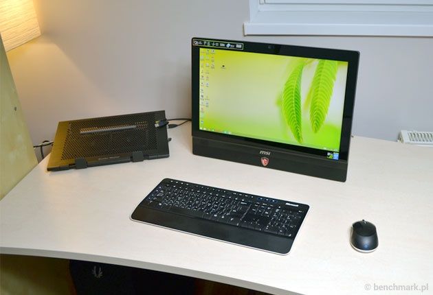 MSI AG220 - oszczędność miejsca na biurku