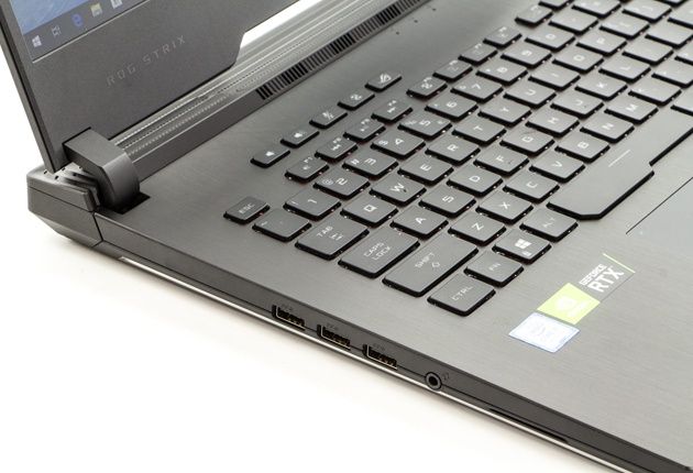 Asus ROG Strix Hero III G531GW-ES013 lewy bok