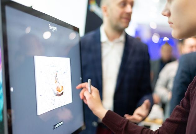 Microsoft Surface Studio 2 piórko