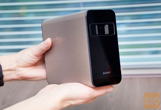 Sony Xperia Touch dłonie