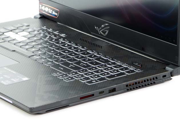 ASUS ROG Strix Scar II (GL704GW-EV002T) prawy bok