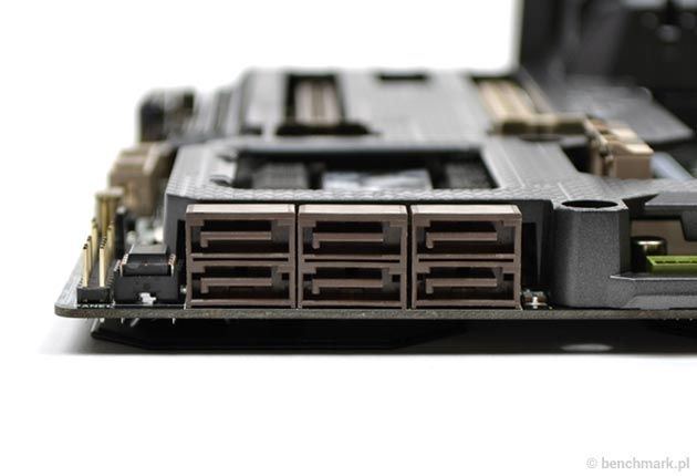 ASUS Gryphon Z97 Armor Edition porty sata
