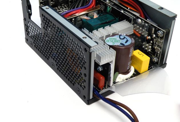Chieftec Compact SFX CSN-550C - wnętrze zasilacza