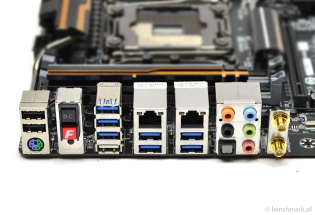 Gigabyte GA-X99-UD7 WiFi - złącza