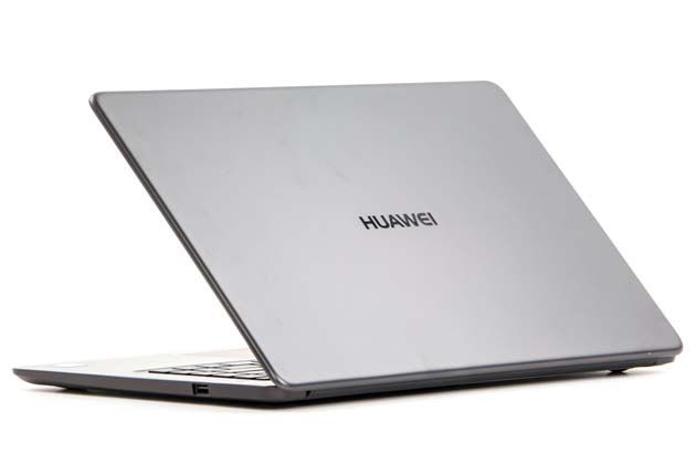 Huawei MateBook D profil tył