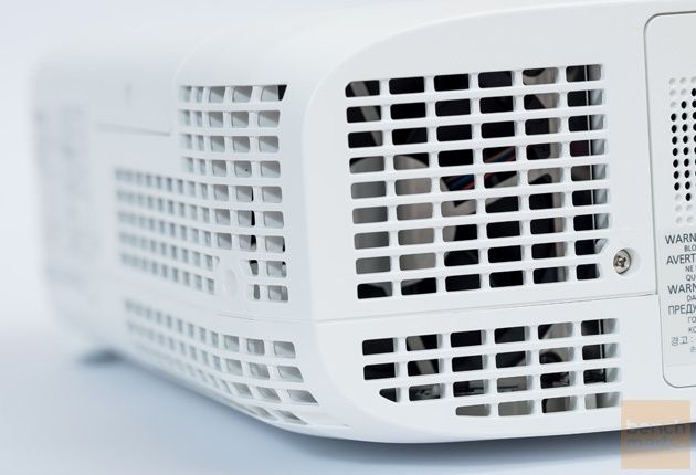 Panasonic PT-VZ570N wylot powietrza