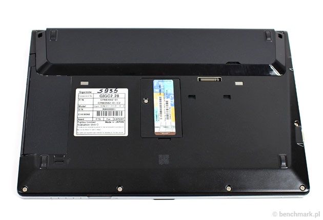 Fujitsu Lifebook S935 spód