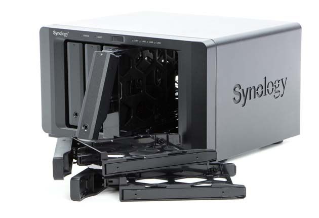 Synology DS1618+ kieszenie