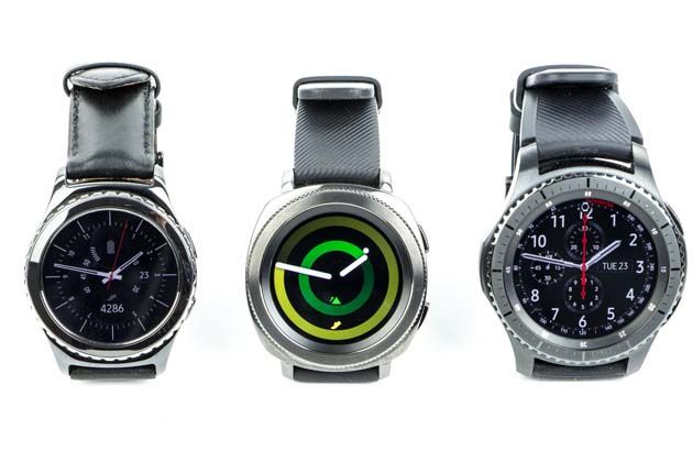 Od lewej: Samsung Gear S2 Classic, Gear Sport i Gear S3 Frontier