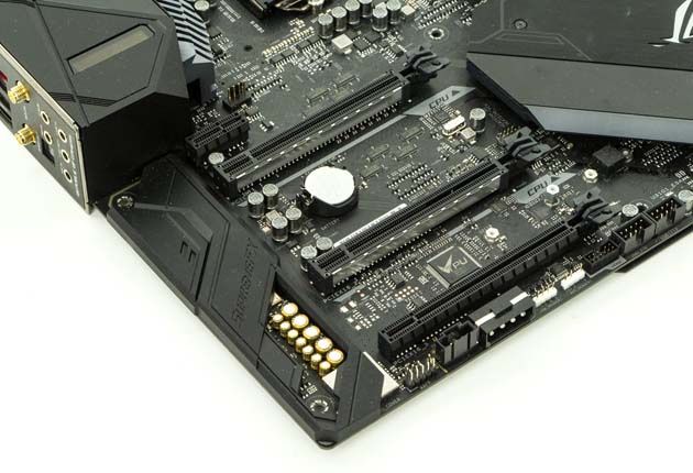 ASUS ROG Maximus XI Extreme - sloty PCIe