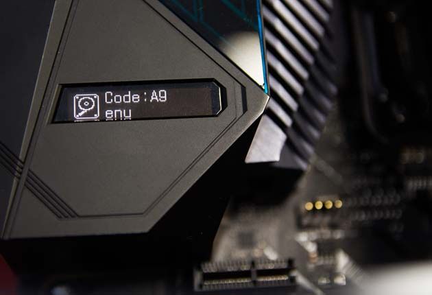 ASUS ROG Maximus XI Extreme - wyświetlacz OLED