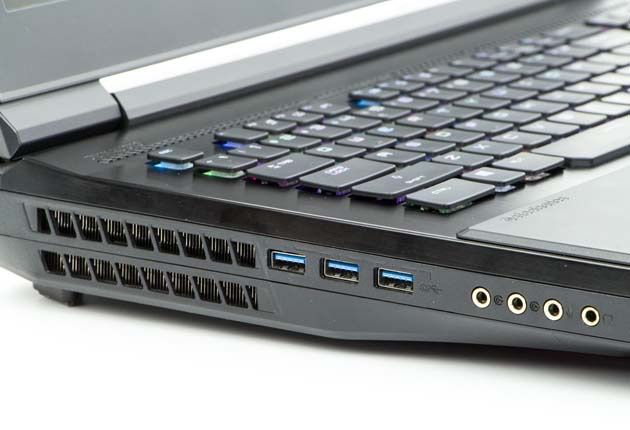 MSI GT75VR 7RF Titan Pro lewy bok