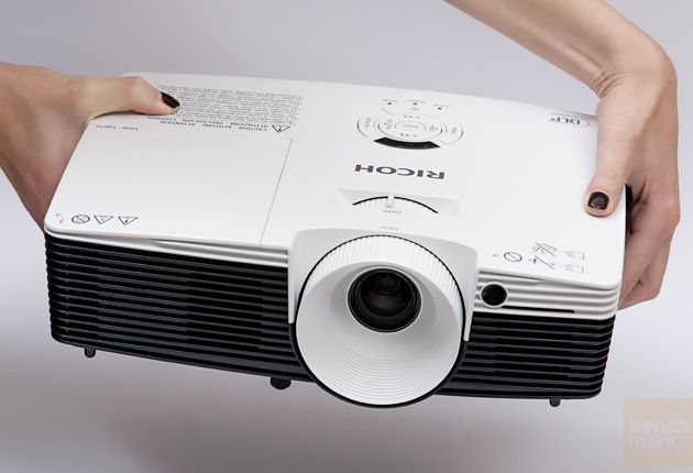 Ricoh PJ WX2240 dłonie