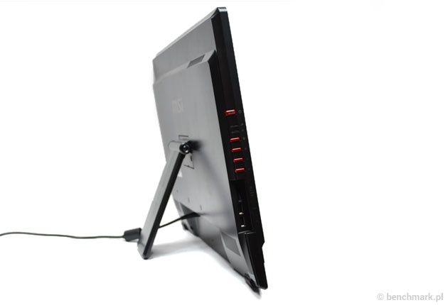 MSI AG220 - lewy bok
