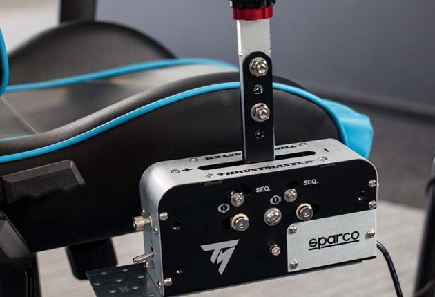 Thrustmaster TSS Handbrake Sparco Mod - urządzenie przypięte do fotela gamingowego