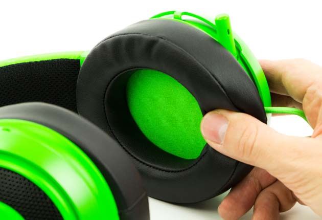 Razer Kraken Pro V2 - miękka pianka na muszlach