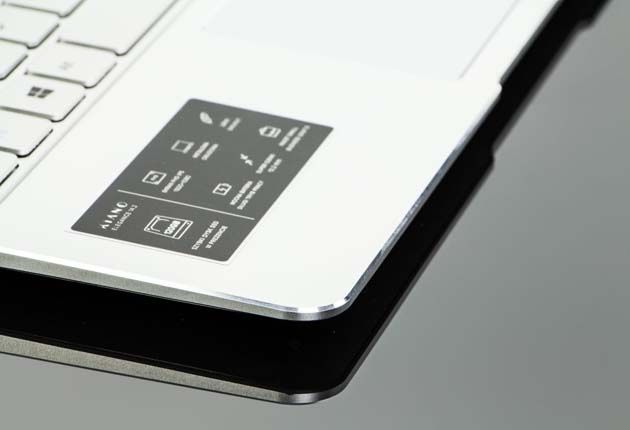 Kiano Elegance 14.2 krawędź obudowy