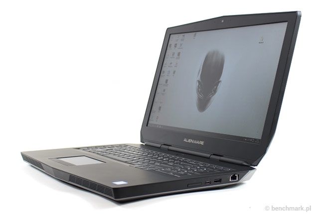 Dell Alienware 17 pokrywa ekranu