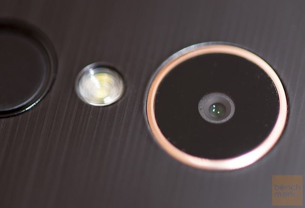LG K10 (2017) obiektyw głównego aparatu