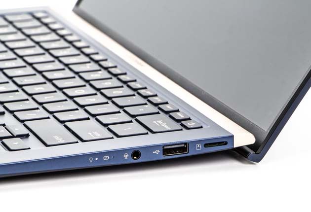 Asus ZenBook UX433 prawy bok