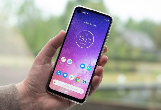 Motorola One Vision dłoń