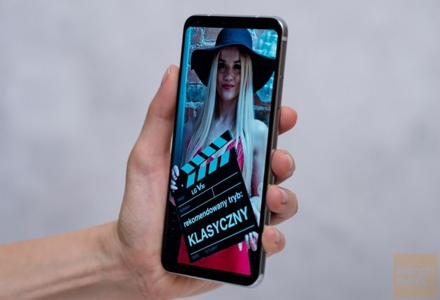 LG V30 ekran pod kątem