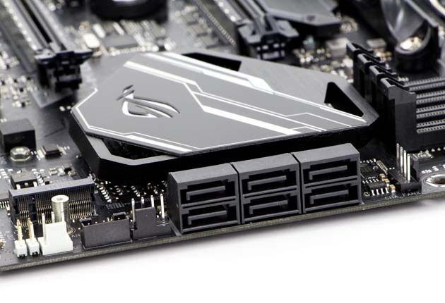 ASUS ROG Crosshair HERO VII Wi-Fi - porty SATA