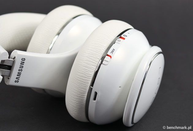 Samsung Level On Wireless - przyciski