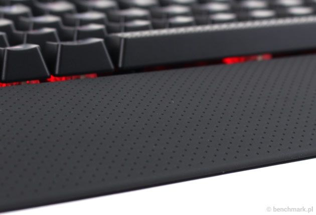 Corsair K70 Rapidfire - wygodna podkładka pod nadgarstki