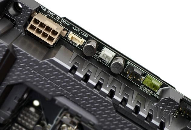 ASUS Gryphon Z97 Armor Edition złącza