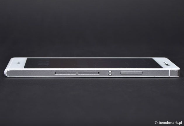 Huawei Ascend P7 - prawy bok
