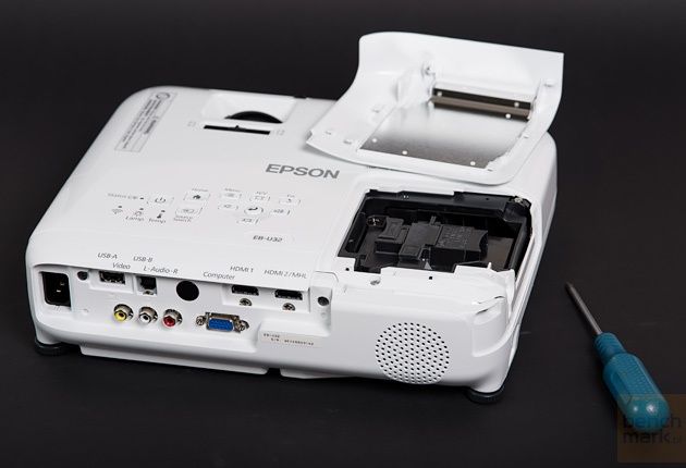 Epson EB-U32 widok obiektyw widok tył lampa
