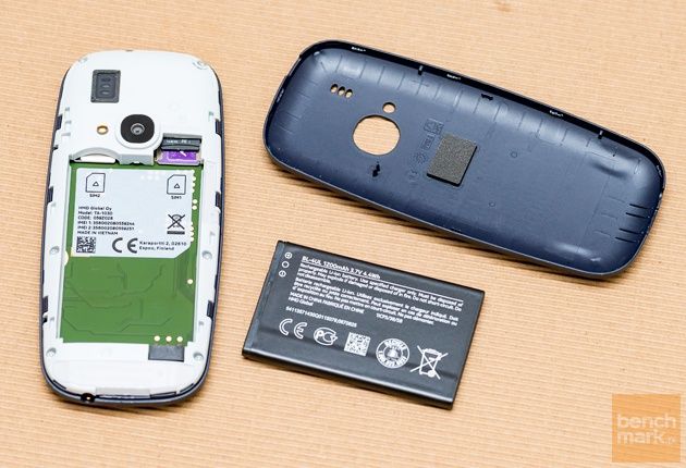 Nokia 3310 (2017) wyjęty akumulator