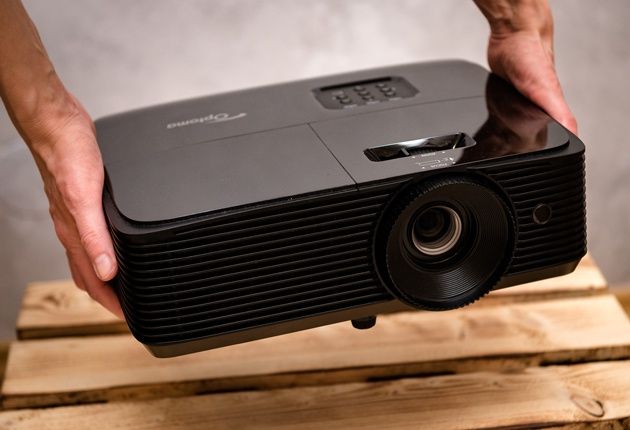 Optoma HD144X dłonie