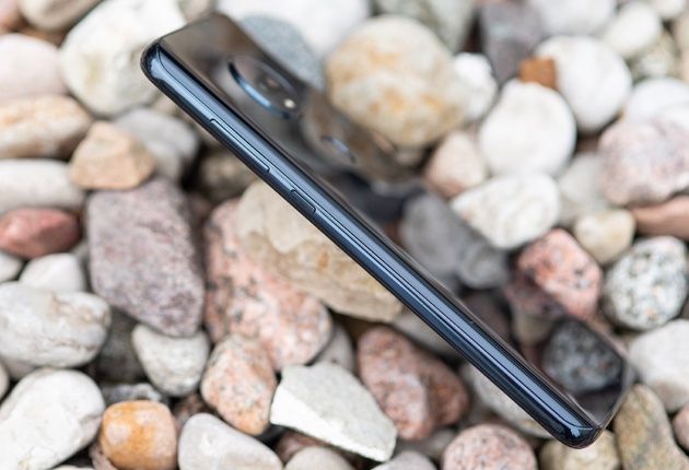 Moto G7 Plus bok przyciski głośności